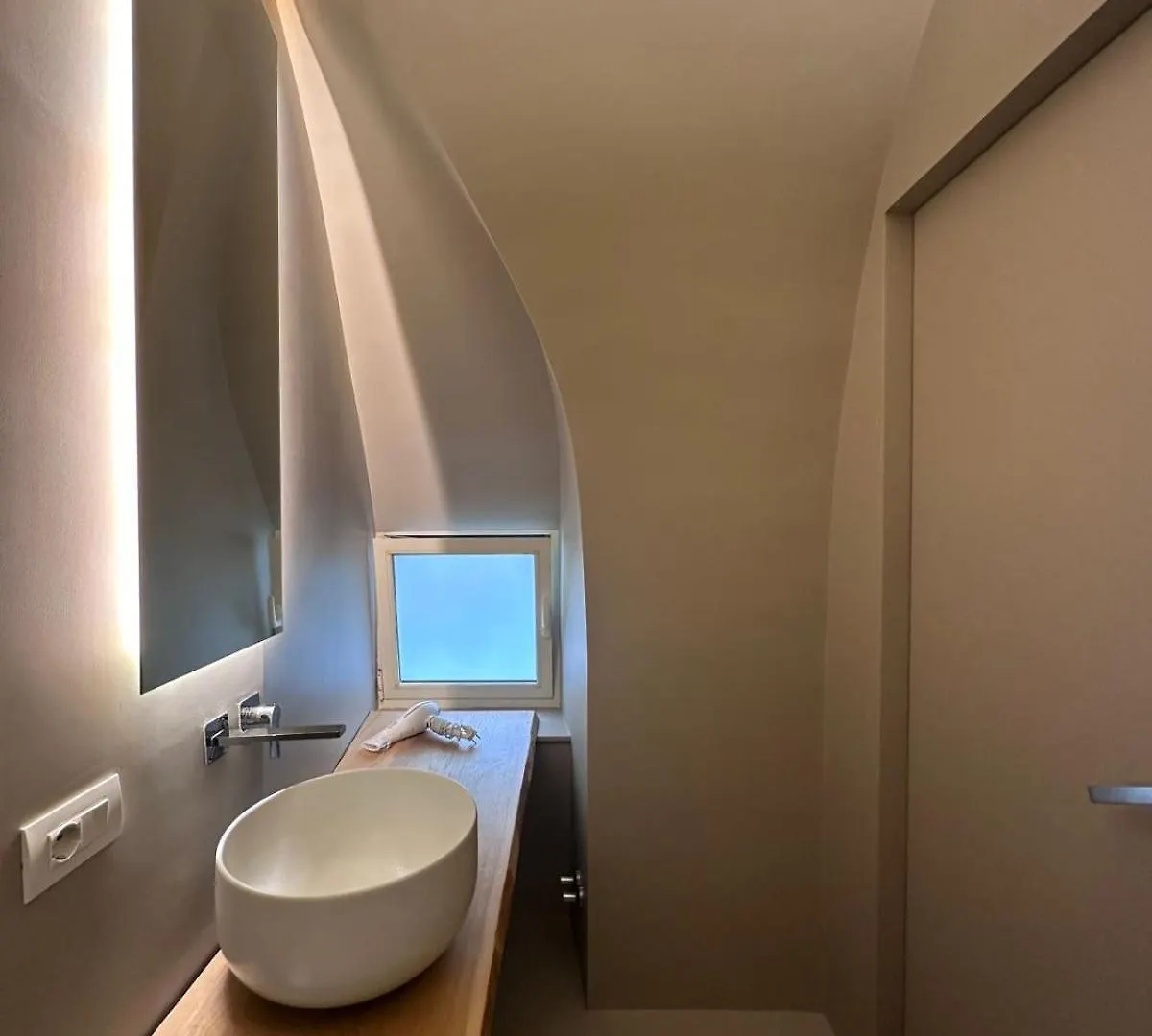 Ottanta5 Private Rooms メッシーナ 0*,  イタリア